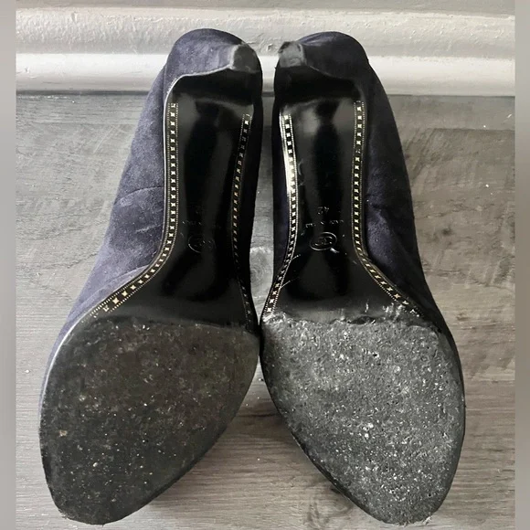 CHANEL Black Suede and Patent Leather Heels - Picture 5 of 6